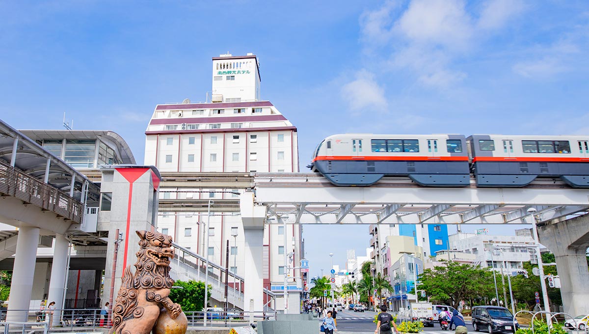 ゆいレール牧志駅より徒歩数秒。国際通り沿いに立地した抜群のアクセス。